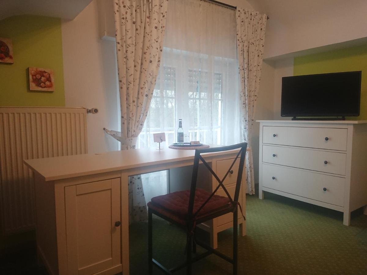 Landgasthof Gaensberg Wiesloch Bagian luar foto